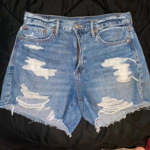 American Eagle Denim 90s boyfriend short.